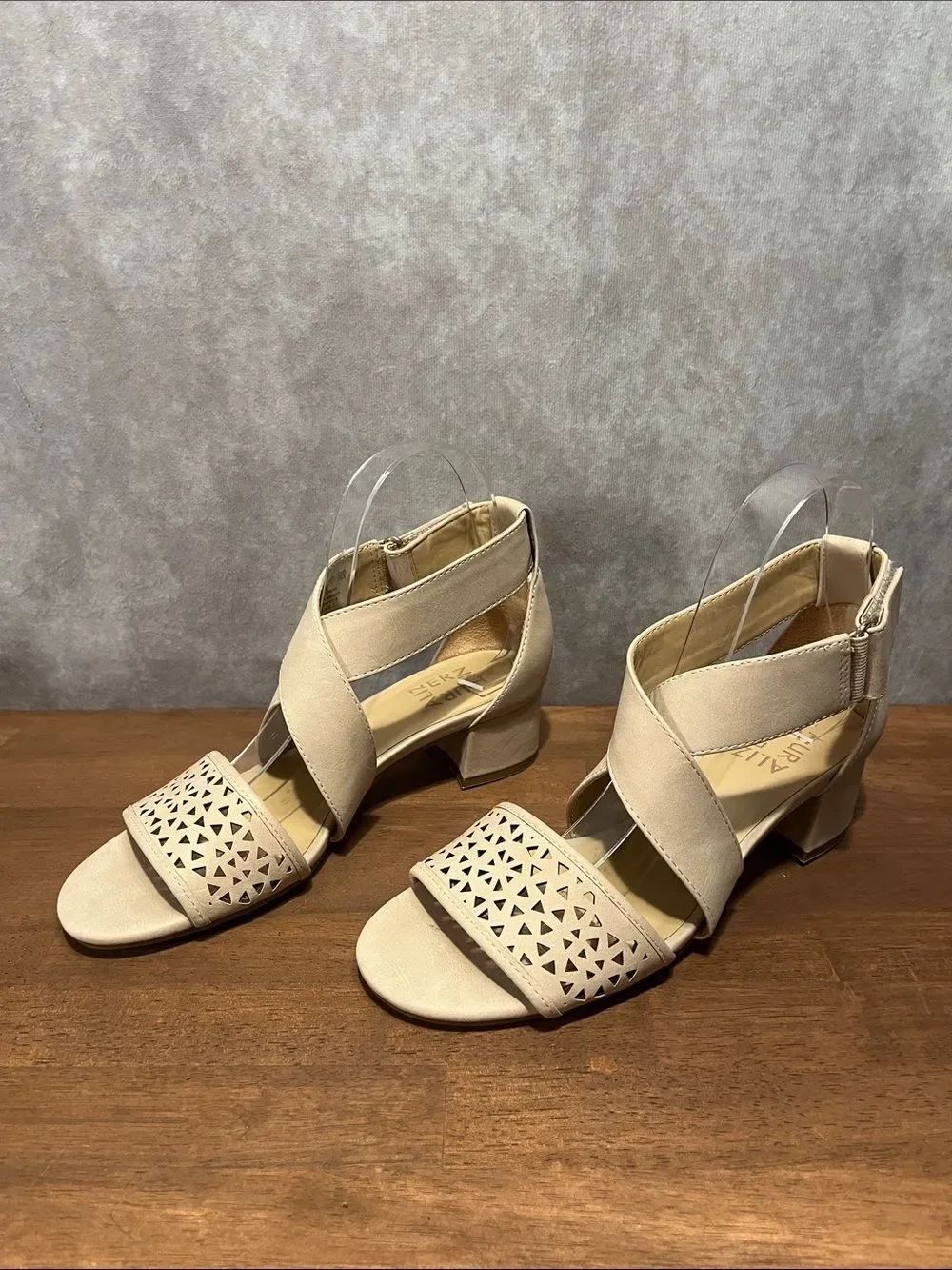 Naturalizer Adaline 2 Low Block Heel Sandals size 6.5 like new